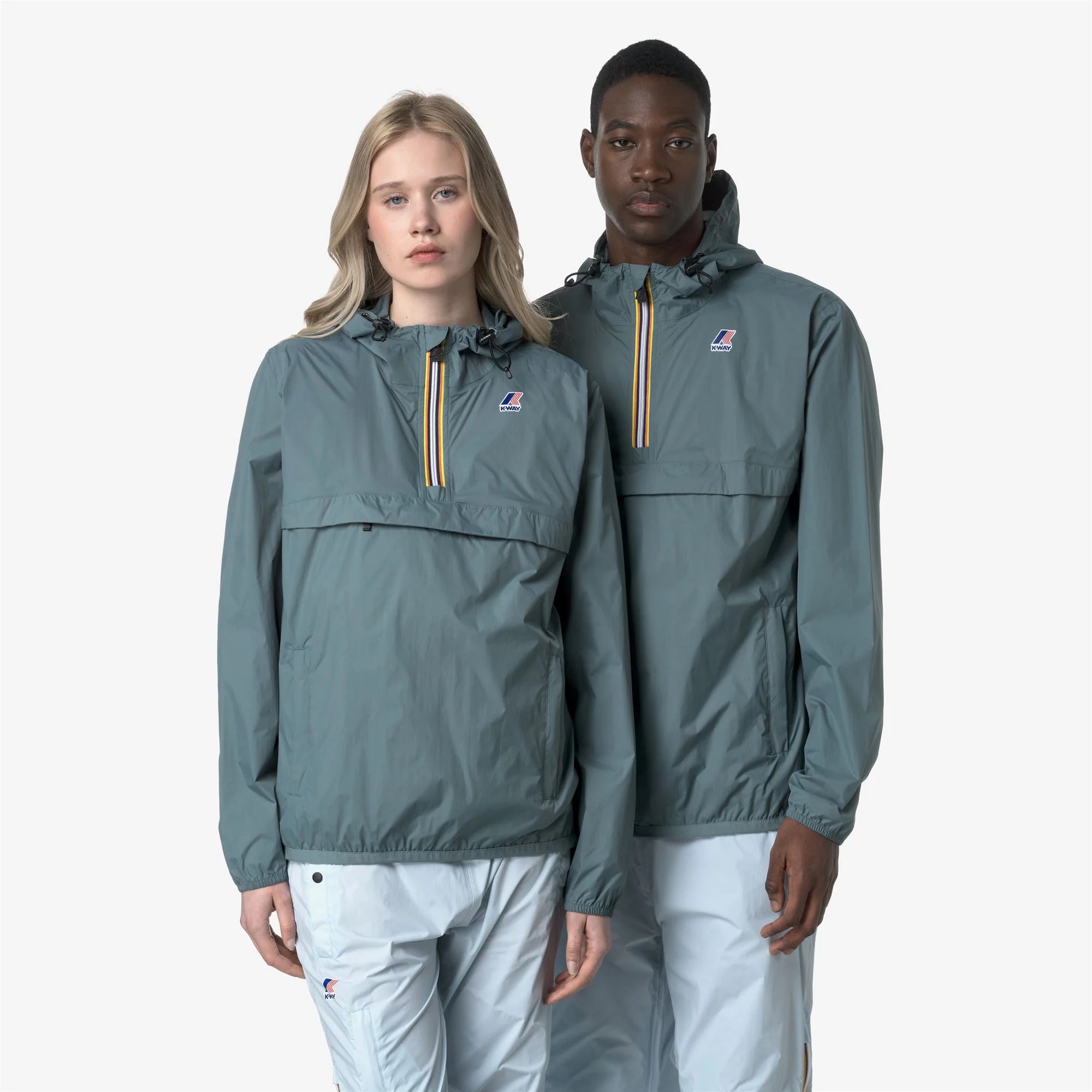 Le Vrai 4.0 Leon - Unisex Packable Quarter Zip Rain Jacket in Green Iron